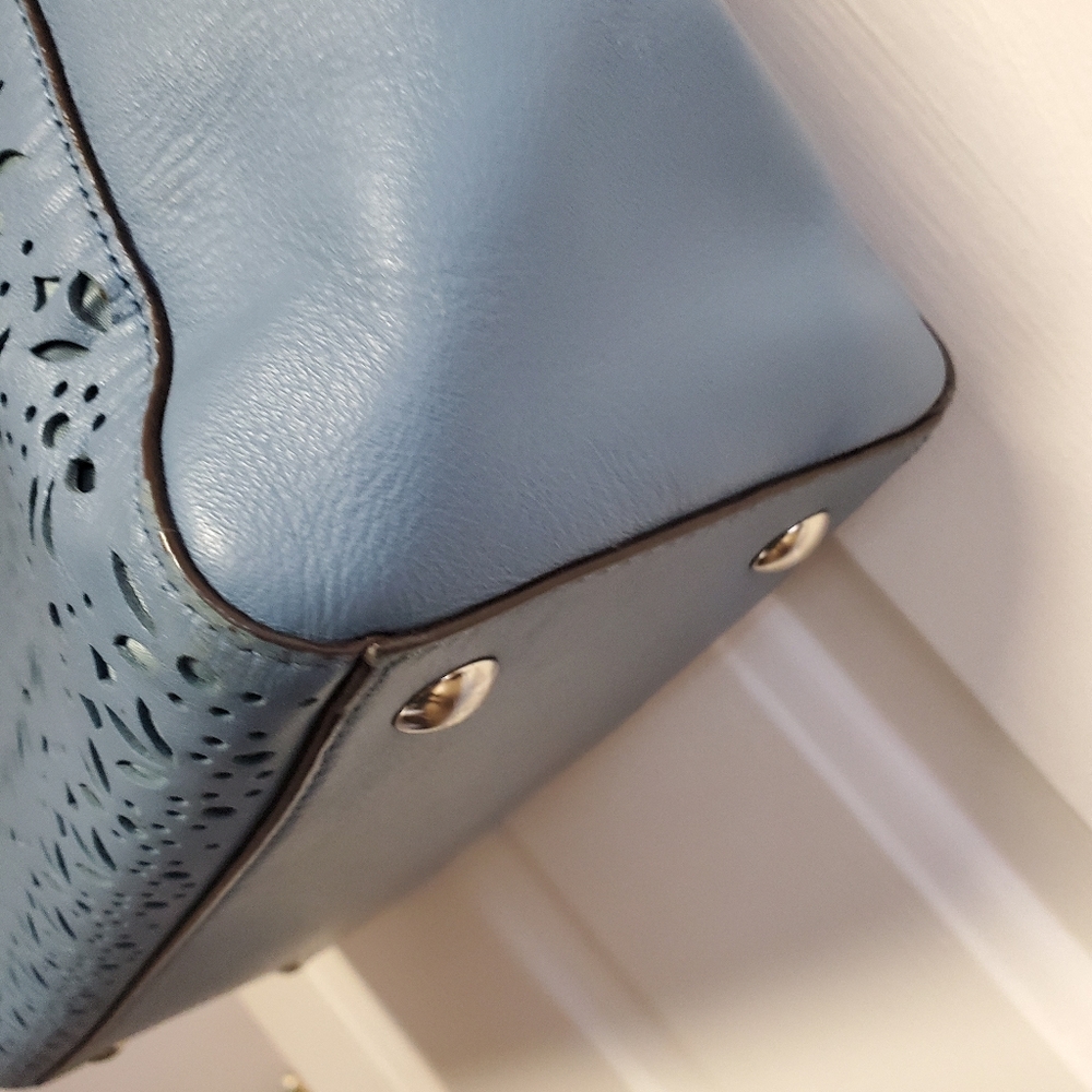 Beautiful light blue Coach cut out pattern bag - Picture 12 of 16